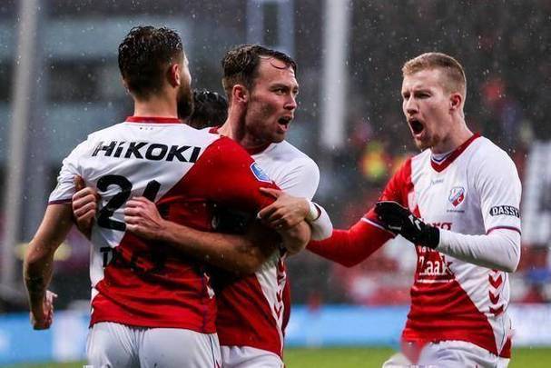 九游娱乐-荷甲关键时刻再迎强敌；亚特兰大篮板制胜；主帅态度：态度坚定；阵容厚度经受考验的简单介绍