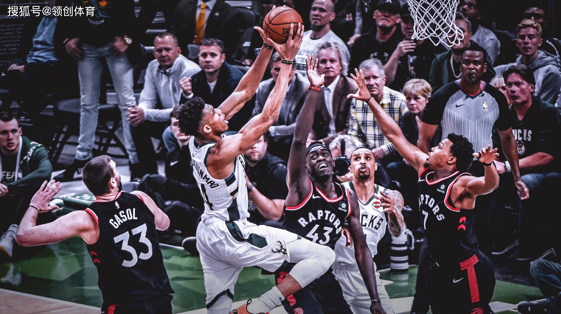 九游体育-密尔沃基雄鹿训练开放日，关键时刻刷新队史纪录引欢呼，社区盾在即，身体对抗强度拉满的简单介绍